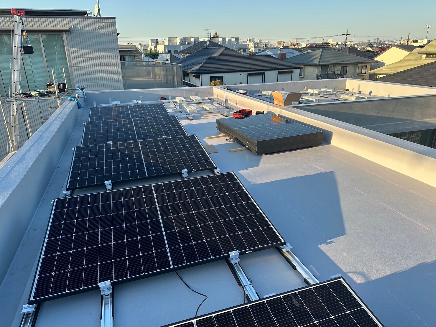 🌏本日は大田区で太陽光パネルの工事でした👷 - 株式会社Aoie｜太陽光発電を通して、家族と未来を守る。
