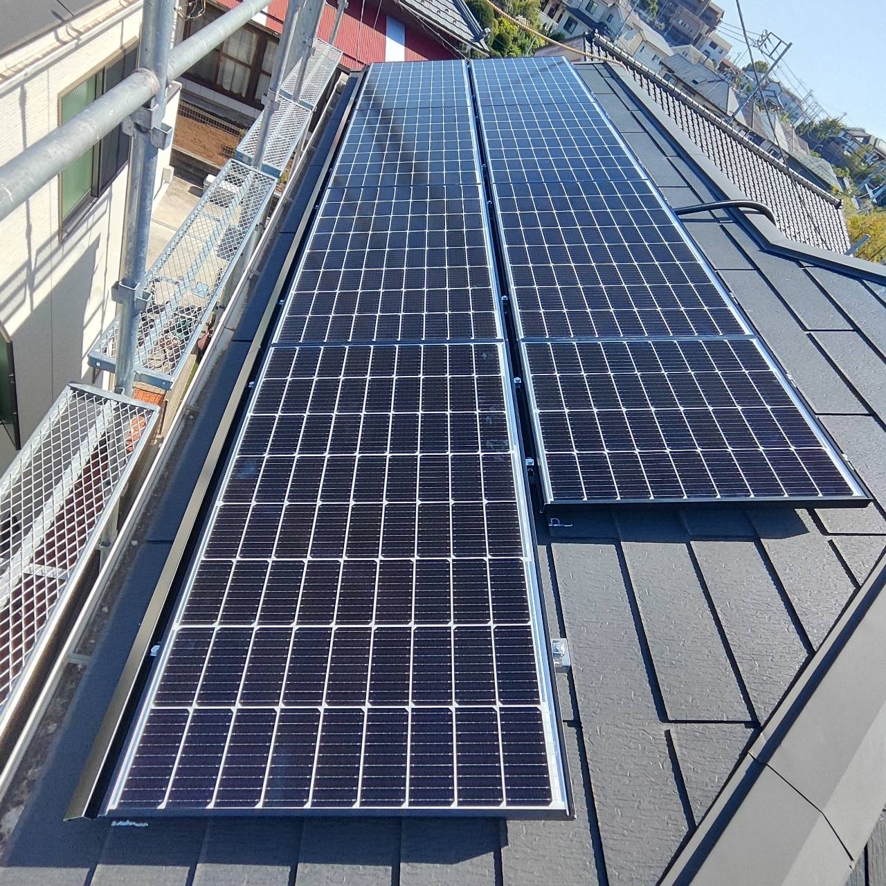 🌍本日は町田市で太陽光パネルの設置工事でした👷